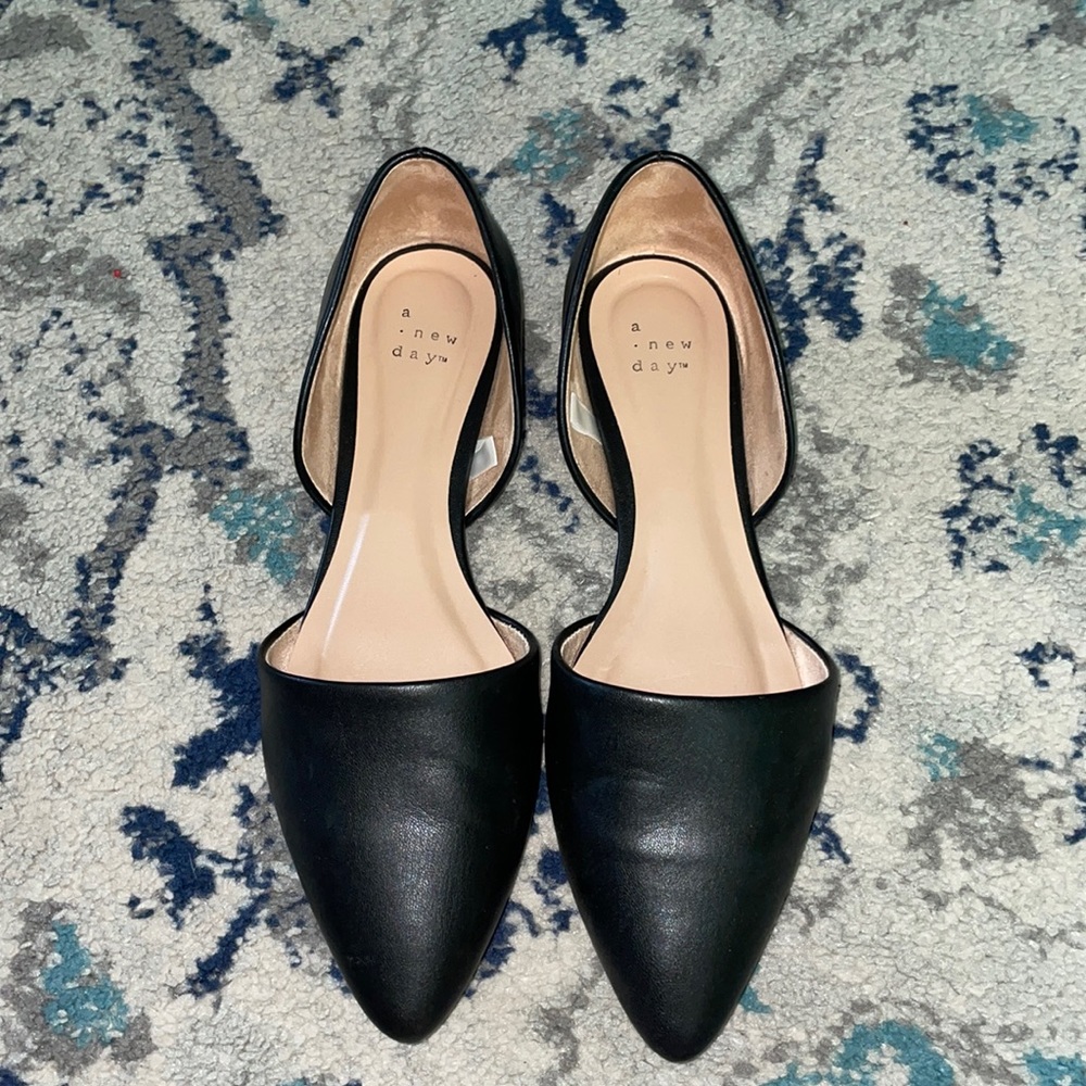 Woman’s size 9.5 black flats